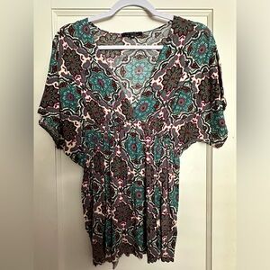 T-bags short sleeve shirt in size medium; super cute for all seasons!